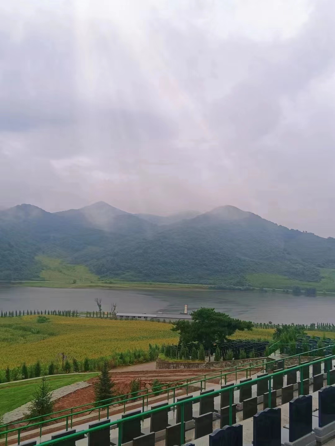 沈阳青云山公墓中元节河灯礼祭 传孝道文化获好评